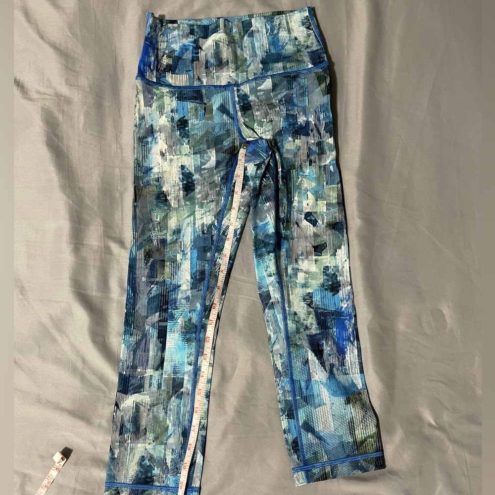 Lululemon Wunder Under crop Blue/multi color Leggings 21” - size 4 - Picture 3 of 4